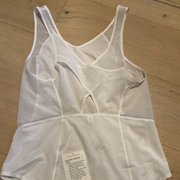 Lululemon size 6 white tank - Picture 2 of 5